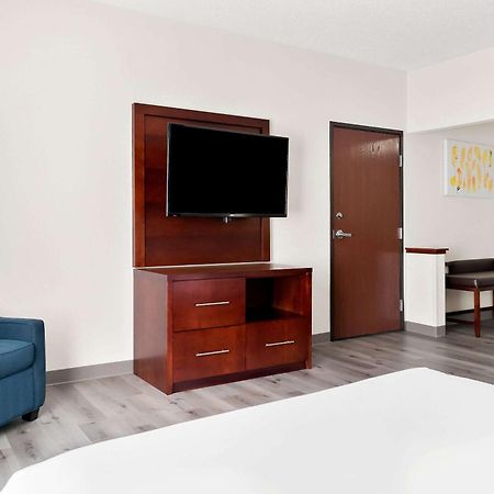 Comfort Suites Southfield-Detroit Exterior photo