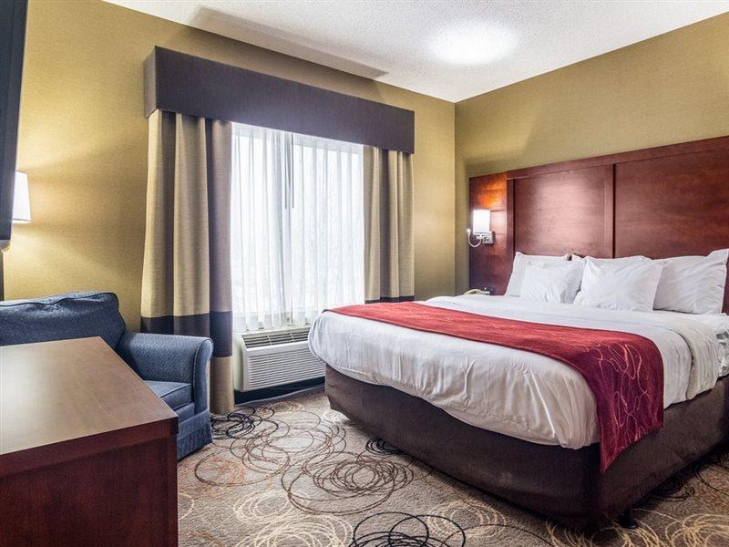 Comfort Suites Southfield-Detroit Exterior photo