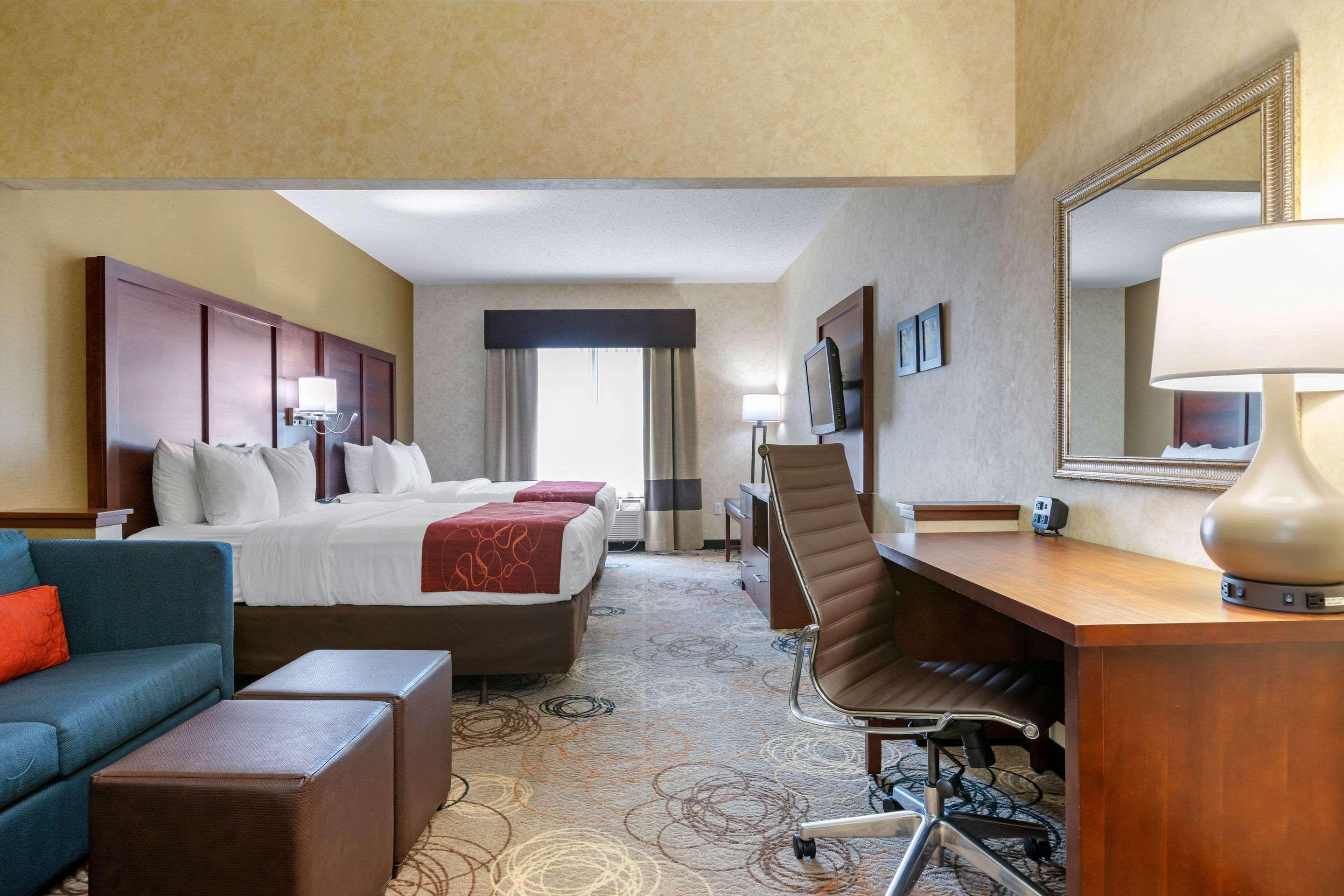 Comfort Suites Southfield-Detroit Exterior photo