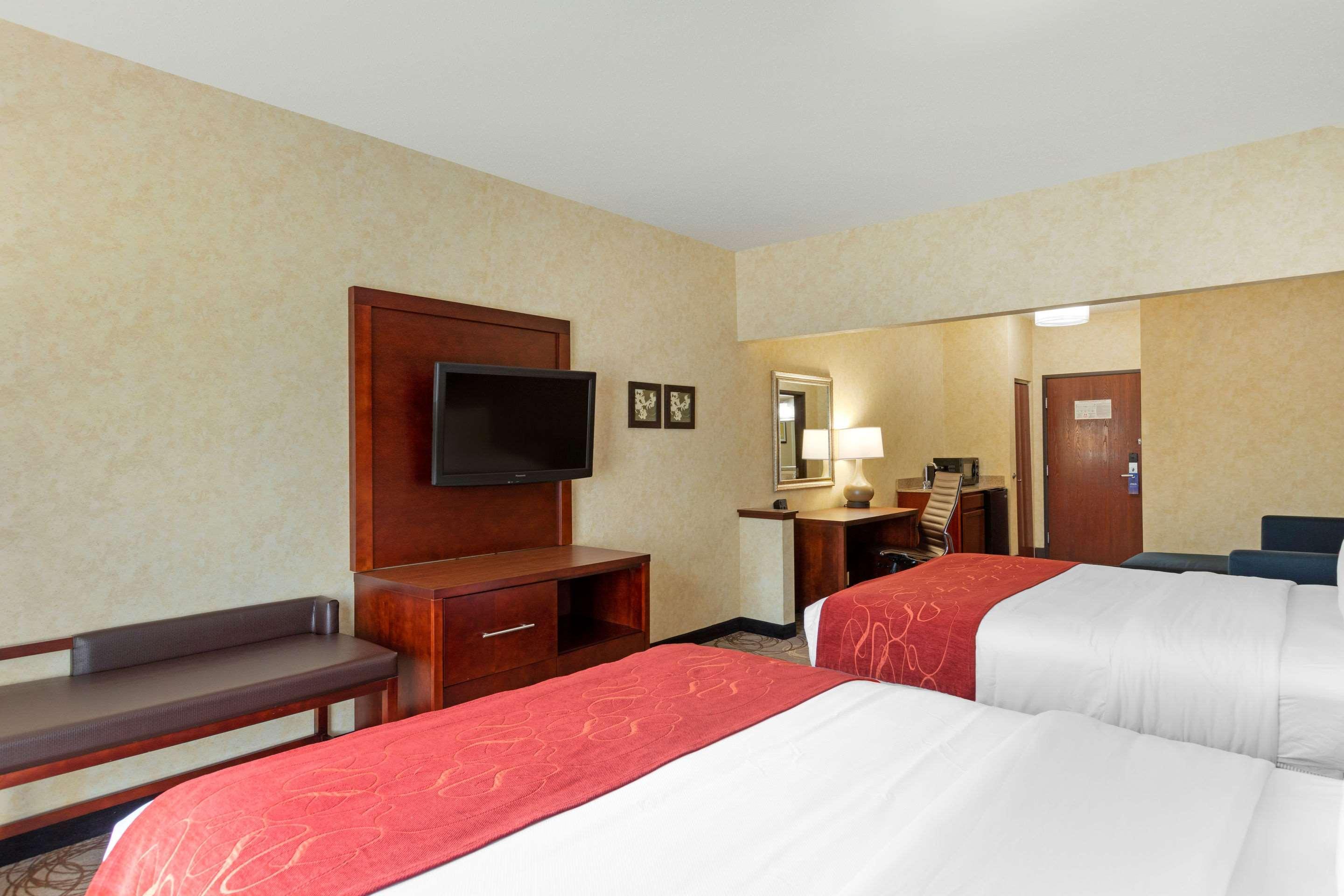 Comfort Suites Southfield-Detroit Exterior photo