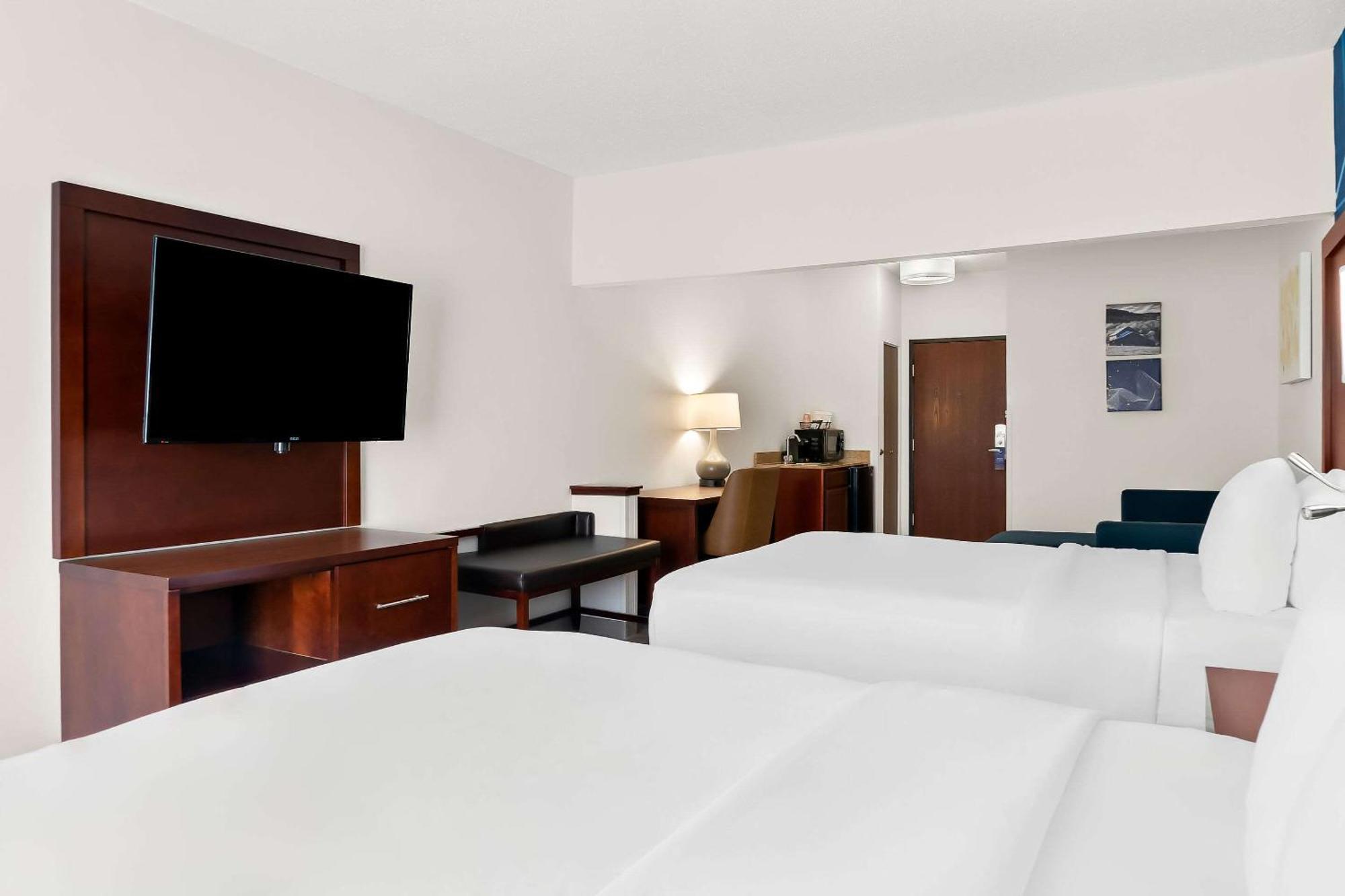 Comfort Suites Southfield-Detroit Exterior photo