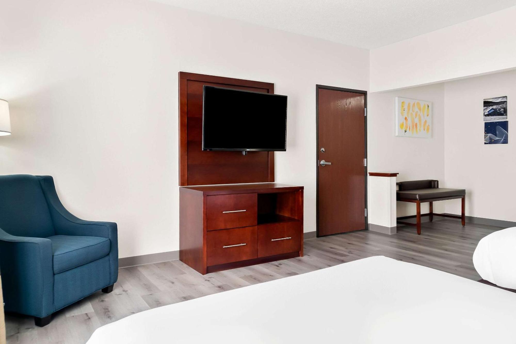 Comfort Suites Southfield-Detroit Exterior photo