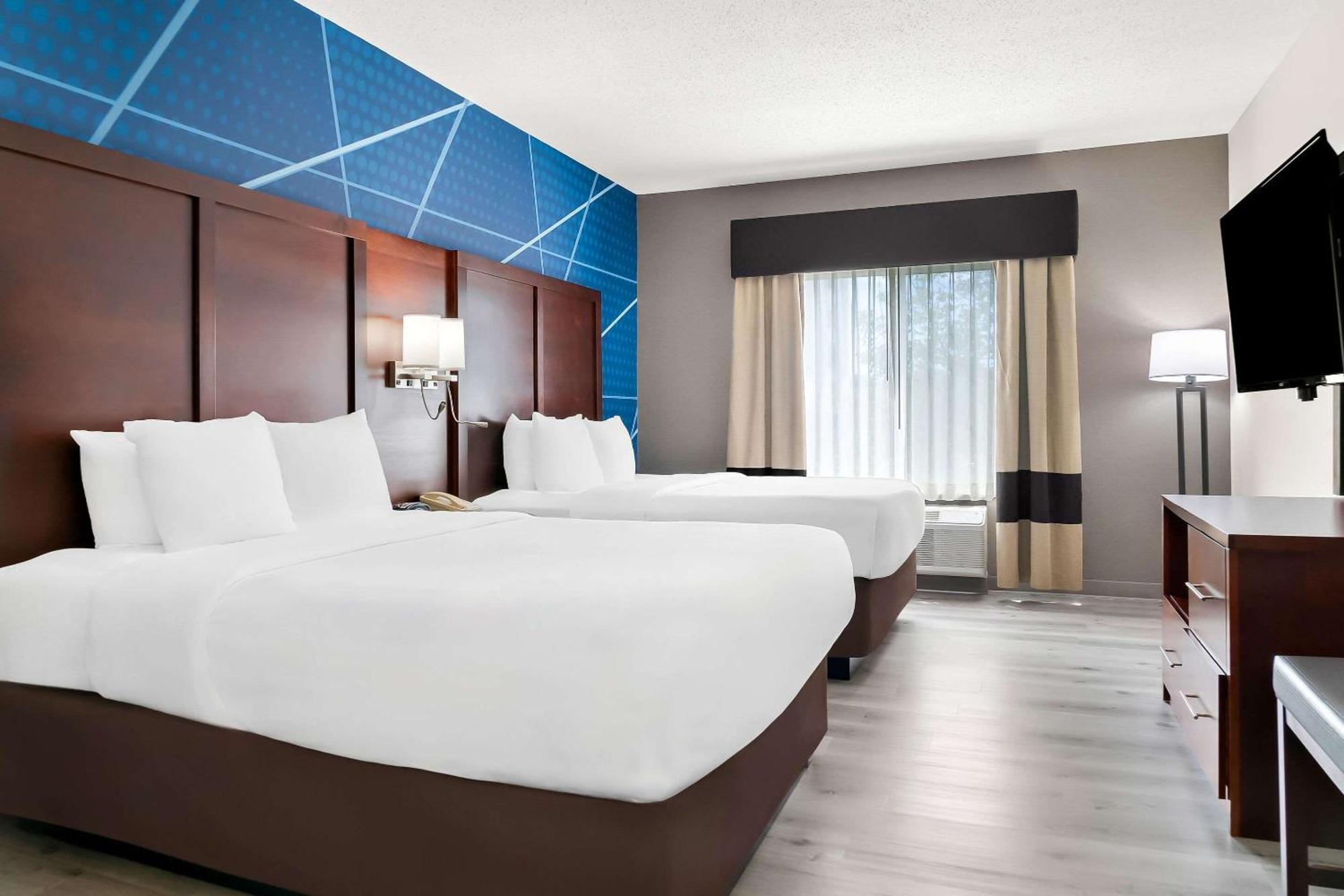 Comfort Suites Southfield-Detroit Exterior photo