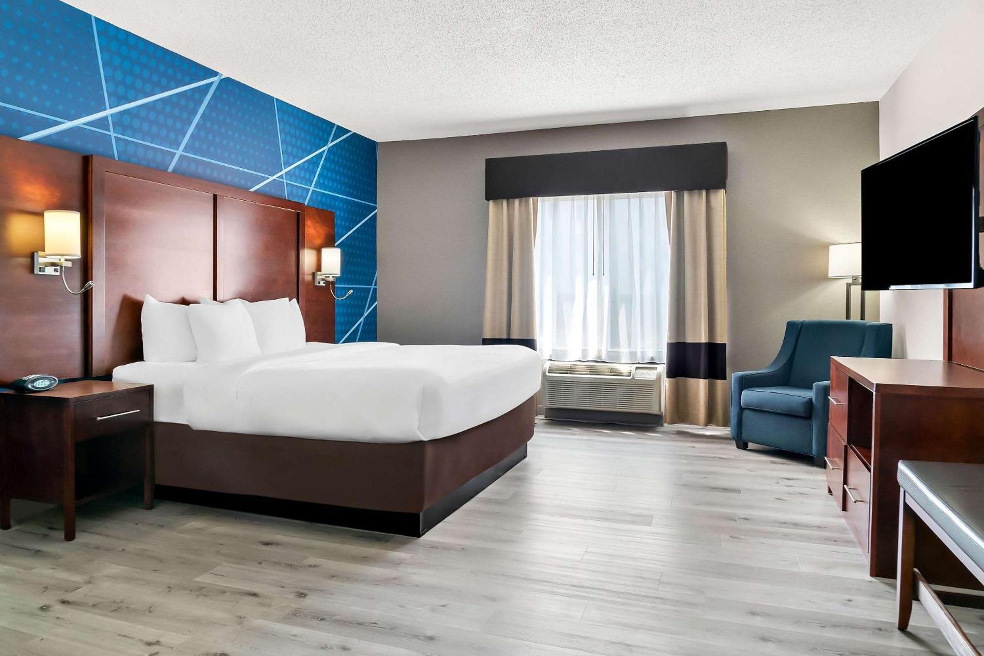 Comfort Suites Southfield-Detroit Exterior photo